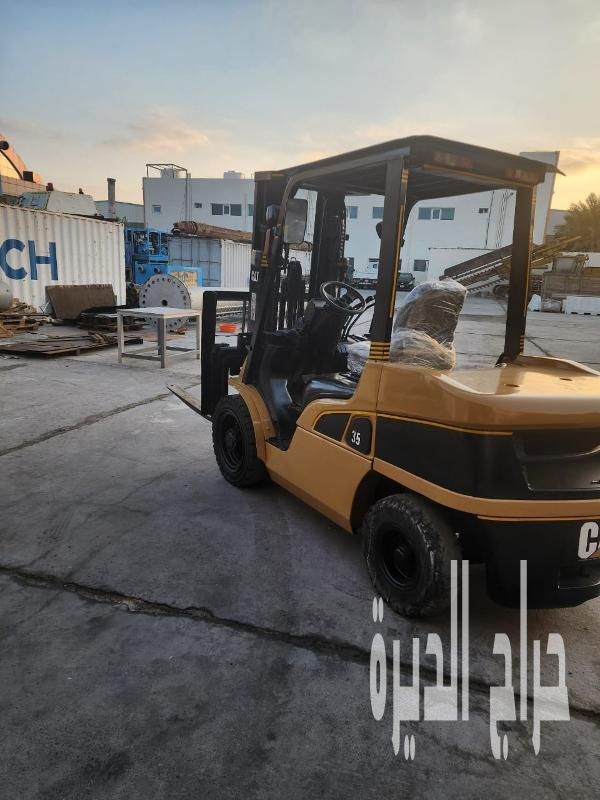 فوركلفت للأيجار في الدمام | تاج المملكة